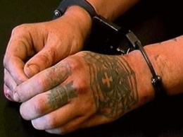 Выпущенный под домашний арест преступник задержан с "калашом" на руках