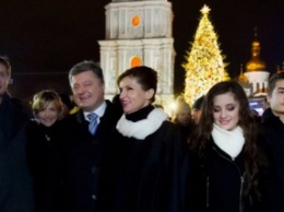Порошенко в Киеве посетил новогоднюю ярмарку на Софийской площади