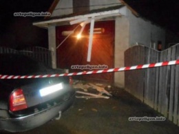 На Закарпатье взрывом поврежден автомобиль Skoda. ФОТО
