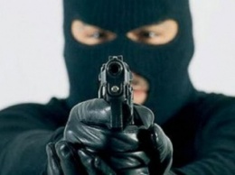 Трое неизвестных в масках совершили разбойное нападение на бизнесмена из Кривого Озера