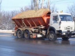 На Днепропетровщине снег убирают более 80 единиц спецтехники