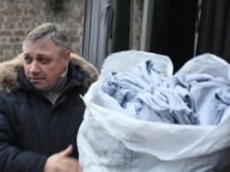 Пидберезняк привез теплую одежду бойцам-зенитчикам в Мариуполе