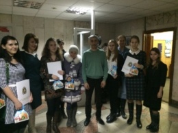 Южноукраинские дети получили стипендию мэра и подарки от депутата