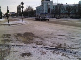 Пустынные улицы и серость. Луганск в канун нового года (фото)