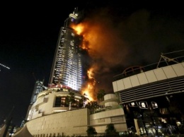В Дубае горит небоскреб