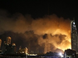 В Дубаях во время празднования Нового года загорелся небоскреб