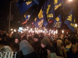 Факельное шествие в Киеве завершилась Народным вече на Майдане