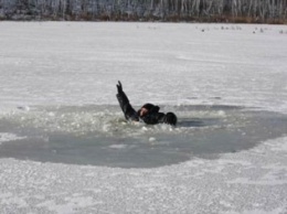 Недалеко от Кривого Рога погиб мужчина который решил перейти через замерзший водоем