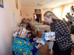 Глава Николаевского облсовета поздравила пожилых людей с новогодними праздниками