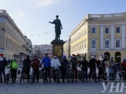 Одесситы провели "новогодний" велопробег в пятнадцатиградусный мороз