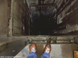 В Киеве женщина упала в шахту лифта, не заметив отсутствия кабины