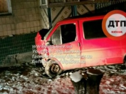 В Киевской обл. пьяный водитель микроавтобуса насмерть раздавил 19-летнего пешехода