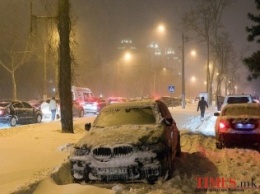 В Одессе горожане объединяются, чтобы помочь попавшим в беду из-за сильного снегопада