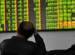 Торги на биржах Китая остановлены после падения индексов