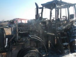В Донецкой обл. на взрывном устройстве подорвался трактор