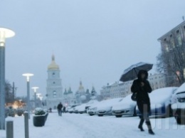 В Киеве со снегом борется 251 единица спецтехники, в городе гололедица и метели, - КГГА