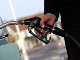 Вниманию автовладельцев! В Украине вводится новый налог на бензин и "дизель"
