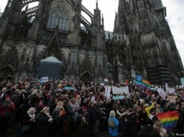 Немецкие женщины провели демонстрацию против насилия в Кельне