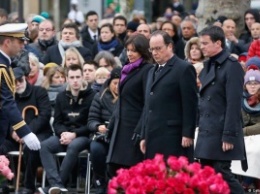 В Париже почтили память жертв терактов 2015 года