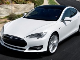 Обновление Tesla позволило автомобилям парковаться самостоятельно