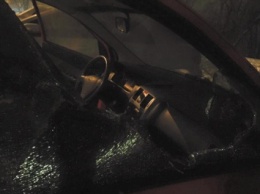 Неизвестные разбили стекла в автомобиле журналистки Светланы Крюковой