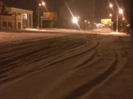 Луганск засыпало снегом, но коммунальщики уже расчистили дороги (ФОТО)