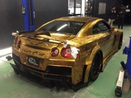 Крутой японский тюнинг: Nissan GT-R в золотых самурайских доспехах