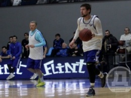 Играй в футбол, как Тимофеенко, а в баскетбол - как Маркевич (Фото)