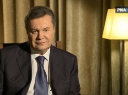 Суд арестовал пенсионные счета Януковича и Азарова в "Ощадбанке"