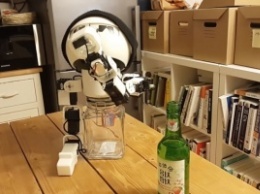 Робот-собутыльник Drinky перепьет любого