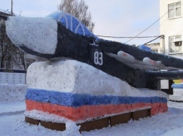 В РФ заключенные слепили из снега копию сбитого Турцией Су-24