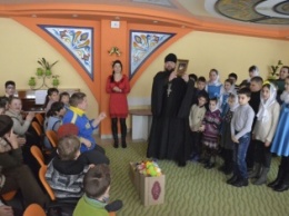 Криворожское духовенство посетило детей-инвалидов (фото)