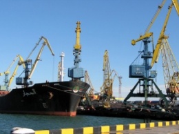 Морской порт "Октябрьск" по итогам работы в 2015 году сократил перевалку грузов на 0,9%