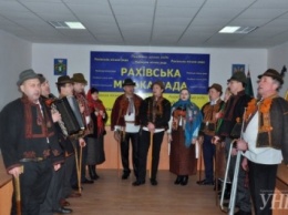 В Закарпатской области местные депутаты колядовали для нужд АТО