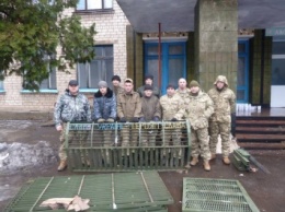 Николаевские ветераны АТО передали бойцам в Широкино бинокли, генератор и комплект брони для БМП