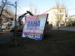 В Николаеве демонтировали незаконные киоски и рекламные конструкции