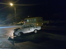 В Первомайске пьяный водитель на "Москвиче" влетел в автобус