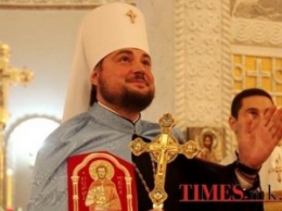 Митрополит православной церкви заполучил украинский дипломатический паспорт. Теперь летает с ним по всему миру