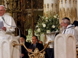 Папа римский Франциск впервые посетил синагогу