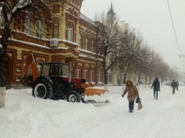 Снегопад, который начался вчера в Кировограде, продолжается до сих пор