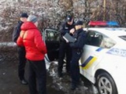 В Ужгороде полицейские оштрафовали пешехода за то, что шел по проезжей части