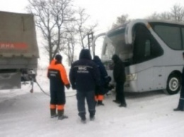 На Днепропетровщине автобус «Киев-Мариуполь» с 23 пассажирами застрял в снежном заносе