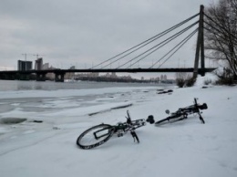В Киеве за день два человека спрыгнули с мостов в Днепр