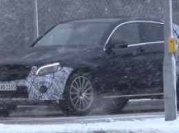 Mercedes GLC Coupe проходит испытания в сильный снег