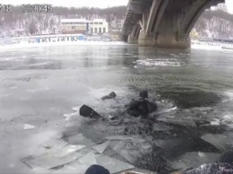В Киеве двое мужчин прыгнули с моста и погибли