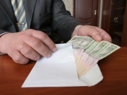 Трех столичных налоговиков-взяточников взяли под стражу с возможностью залога в 3,6 млн грн каждому