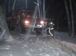 На Харьковщине спасатели извлекли из снежных заносов 42 "скорые"