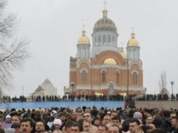 Около Свято-Покровского собора митрополит Онуфрий освятил воды Днепра