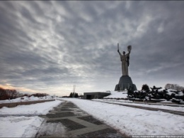 В Киеве снимут герб СССР со щита статуи Родины-матери, – Вятрович