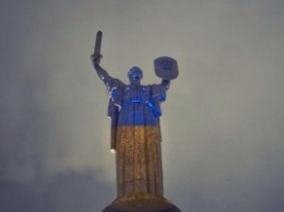 С щита памятнику "Родина-мать" уберут советскую символику